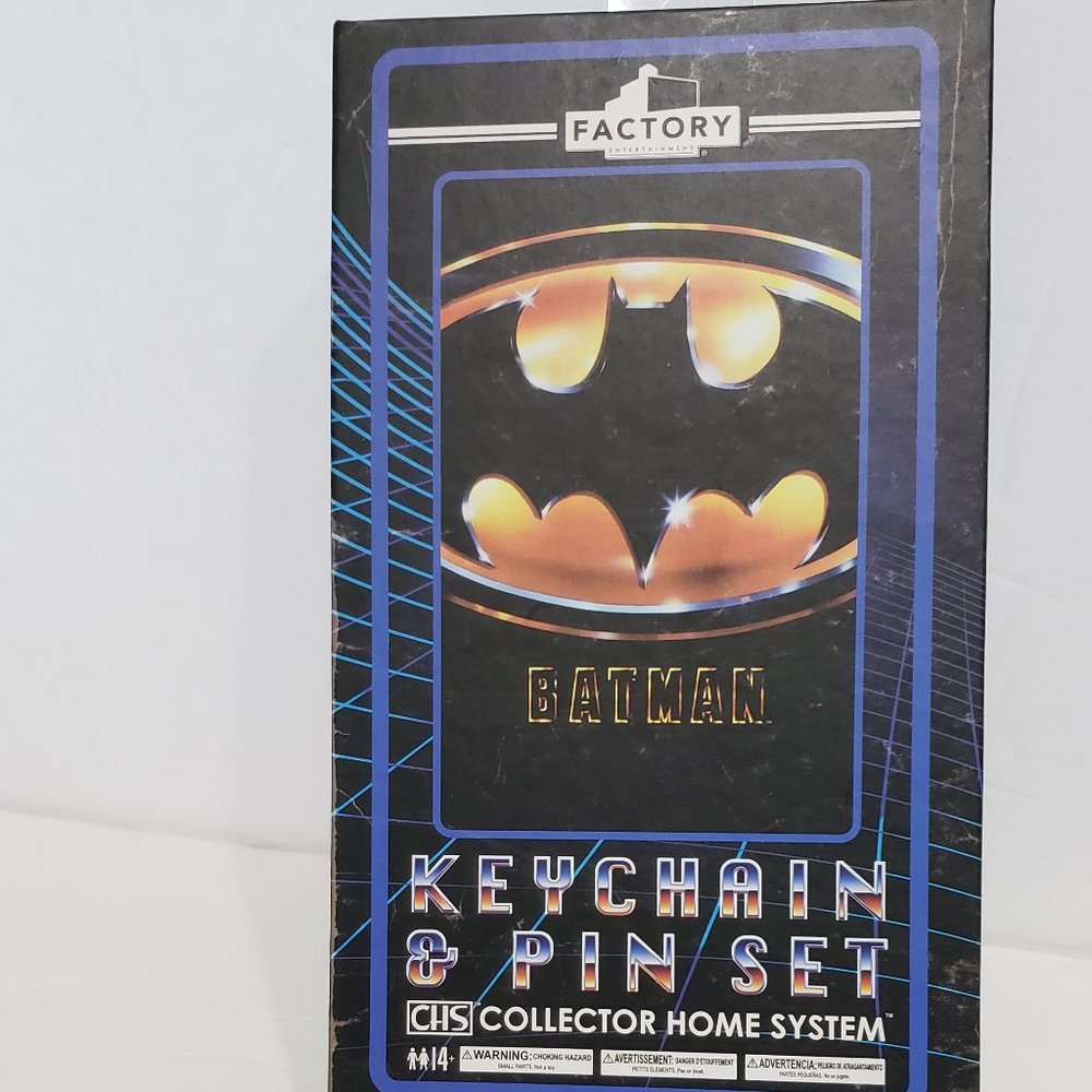 Batman 1989 CHS Keychain & Pin Set